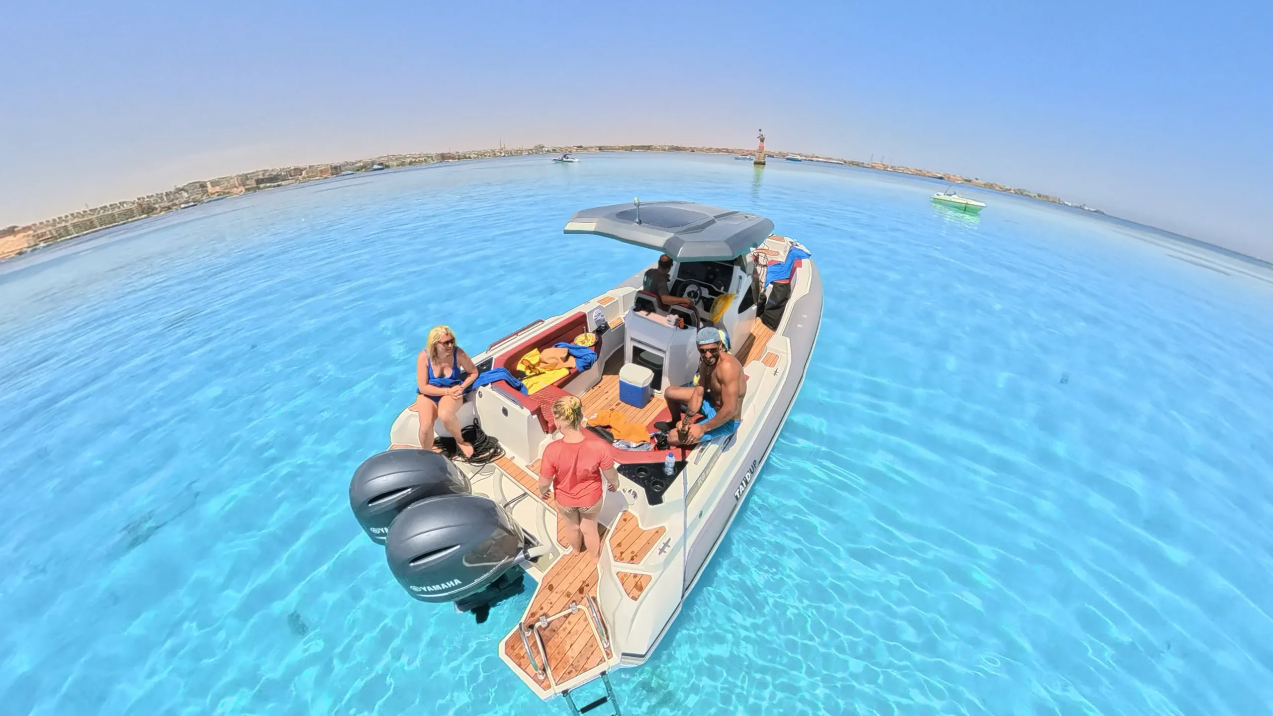 Privé boottocht naar de eilanden van Hurghada in turquoise water